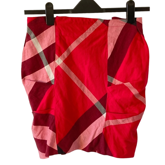 Pre-Loved Burberry Girl's Children's Skirt - Size 14Y - Timeless Elegance - Picture 2 of 11